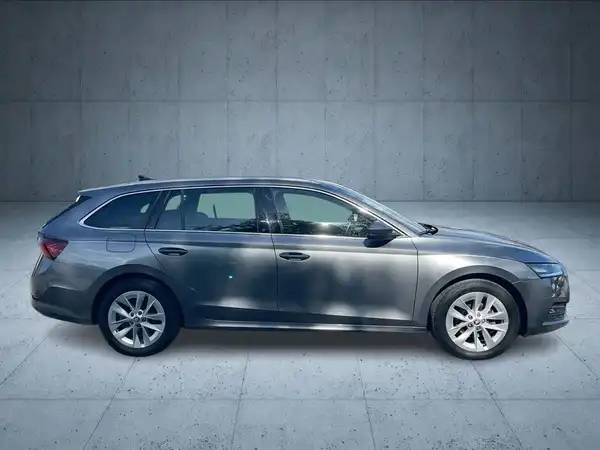 ŠKODA OCTAVIA (6/21)