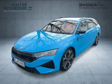 Eine Seitenansicht eines blauen ŠKODA OCTAVIA RS, aufgenommen in einer neutralen Umgebung. Das Foto enthält das Händlerlogo von Walter Schneider und zusätzliche Texteinblendungen.