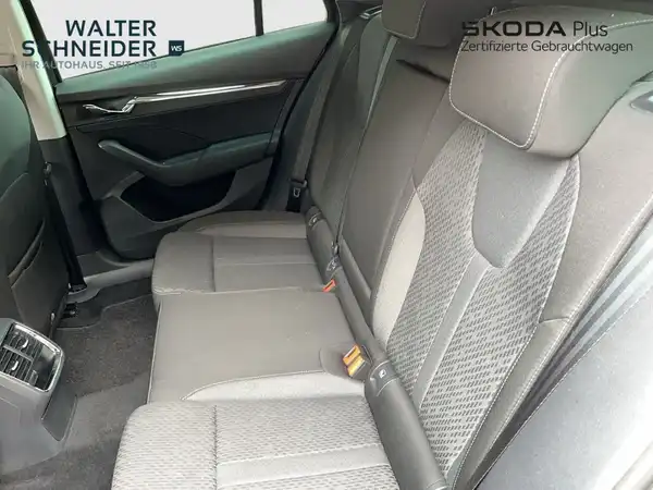 ŠKODA OCTAVIA (9/22)