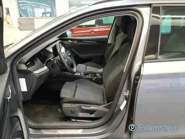 ŠKODA OCTAVIA (9/10)