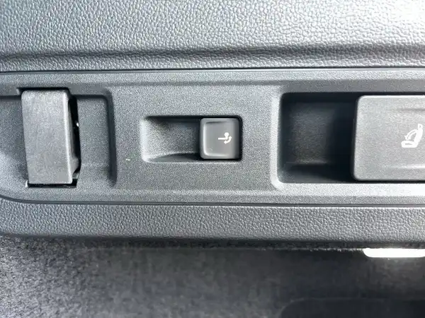 Innenaufnahme des Fahrzeugs, schwarze Interieur.