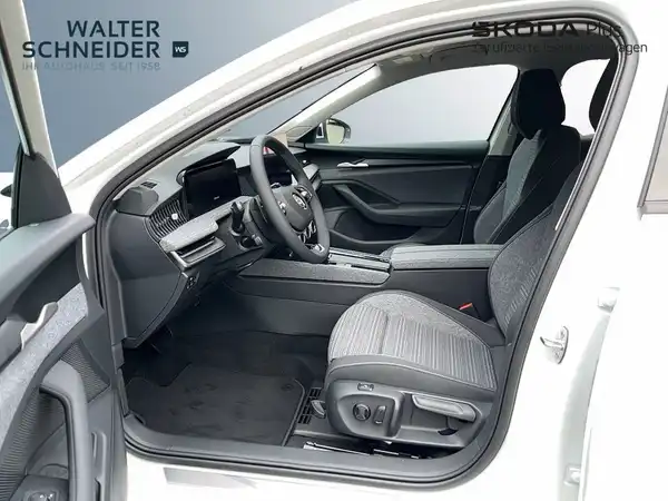 ŠKODA SUPERB (8/21)