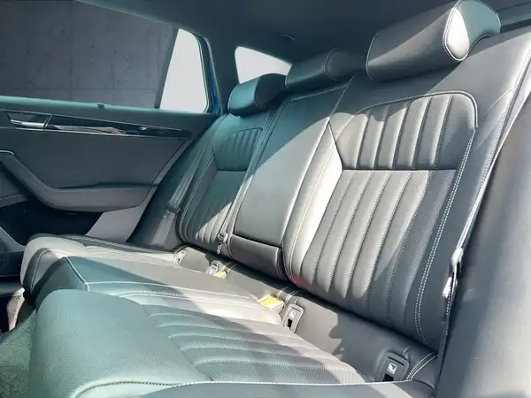ŠKODA SUPERB (12/20)