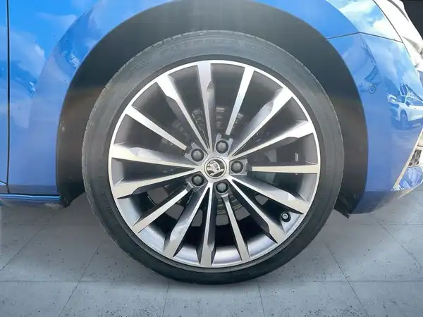 ŠKODA SUPERB (7/20)