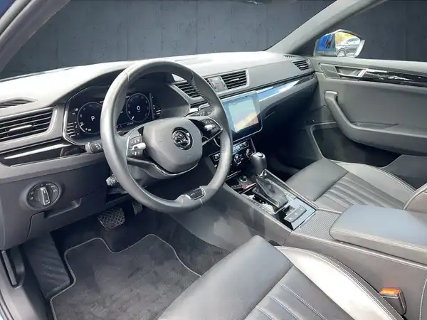 ŠKODA SUPERB (9/20)