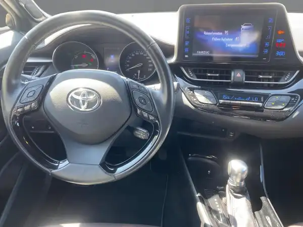 TOYOTA C-HR (8/15)