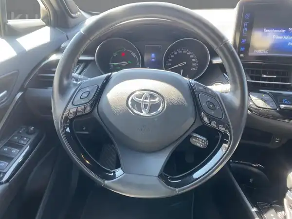 TOYOTA C-HR (9/15)