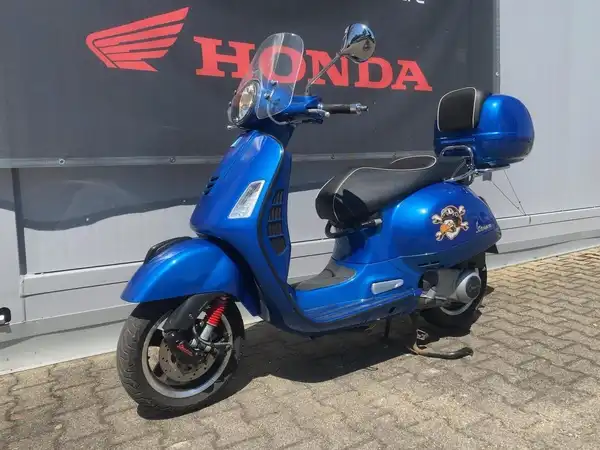 VESPA GTS300 Super (2/7)