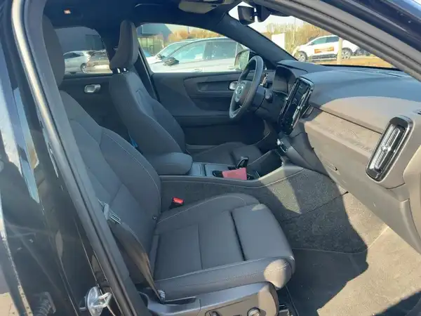 VOLVO C40 (11/15)