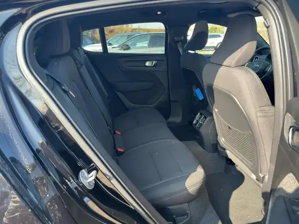 VOLVO C40 (12/15)