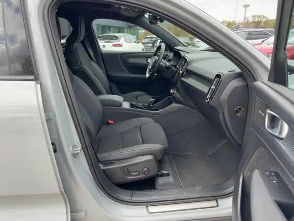 VOLVO C40 (11/15)