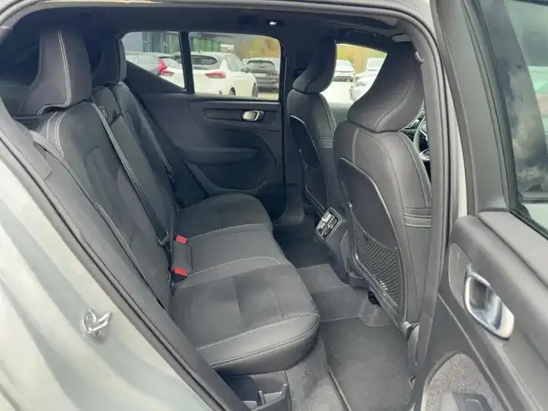 VOLVO C40 (12/15)