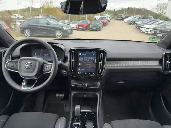 VOLVO C40 (8/15)