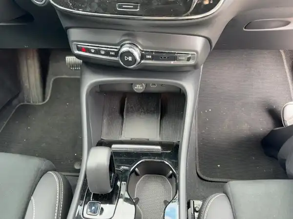 VOLVO C40 (10/15)