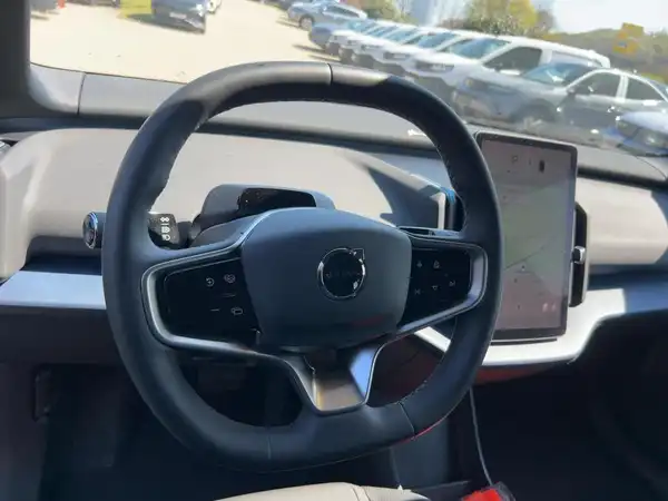 VOLVO EX30 (9/15)