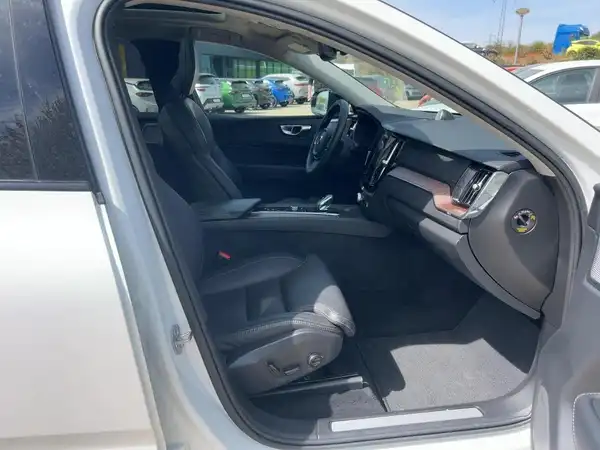 VOLVO XC60 (11/15)