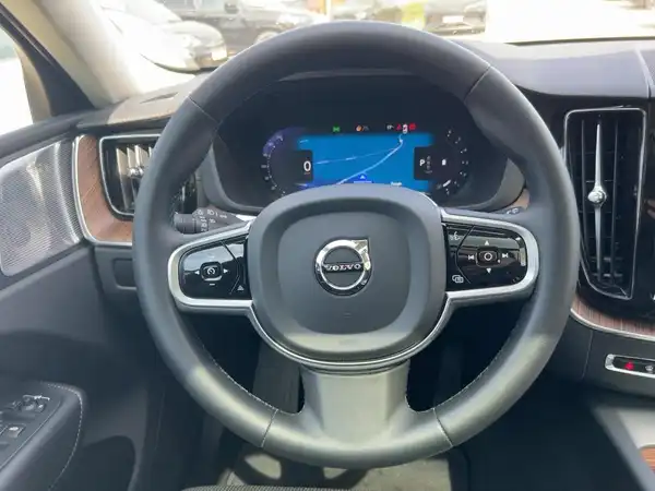 VOLVO XC60 (9/15)