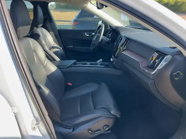 VOLVO XC60 (11/15)