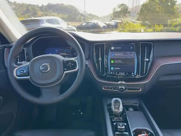 VOLVO XC60 (8/15)