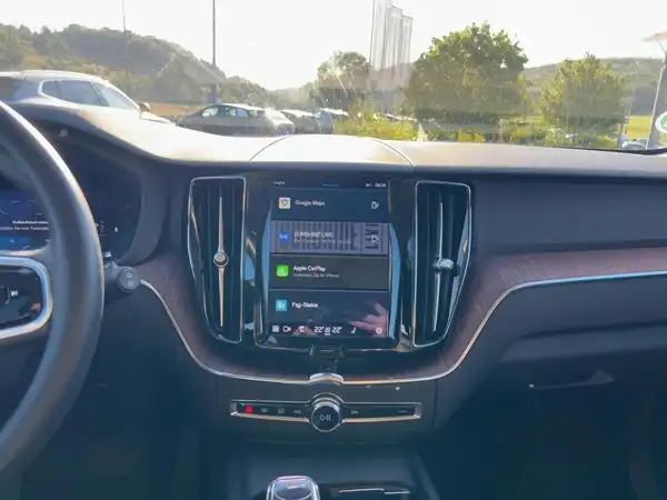 VOLVO XC60 (10/15)