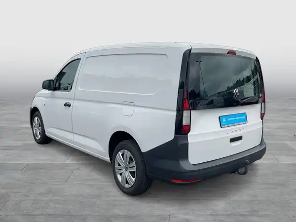 Das Bild zeigt einen weißen VW Caddy von der Seite, sichtbar sind die Rückseite und die linke Seite des Fahrzeugs. Es enthält eine markante Texteinblendung.