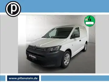Ein VW Caddy in weiß, aufgenommen von vorne. Das Händlers Logo ist sichtbar, zusätzlich gibt es markante Texteinblendungen.