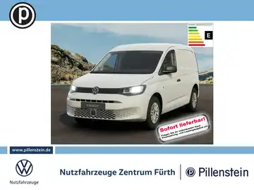 Das Bild zeigt einen weißen Volkswagen Caddy von vorne. Es handelt sich um eine Anzeige des Fahrzeuges mit dem Hinweis "Sofort lieferbar" und dem Logo des Händlers. Die Anzeige enthält zudem Informationen zu Energieeffizienz.