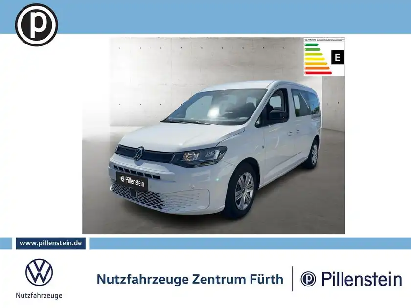 Das Bild zeigt einen weißen VW Caddy aus der Vorderansicht. Es ist das Händlerlogo "Pillenstein" sichtbar, sowie einige Texteinblendungen.