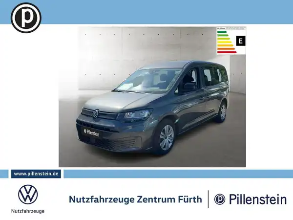 Das Bild zeigt einen grauen VW Caddy von vorne. Im Hintergrund sind Textinformationen und ein Händlerlogo von Pillenstein zu sehen.