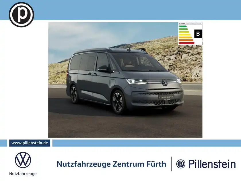 Das Bild zeigt einen grauen VW California von vorne. Das Händelerlogo von Pillenstein ist im Bild enthalten, ebenso wie markante Texteinblendungen zur Energieeffizienz.
