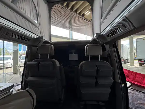 VW CALIFORNIA (6/11)