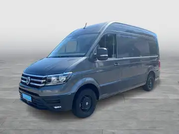 Das Bild zeigt einen grauen VW Crafter von der Seite.