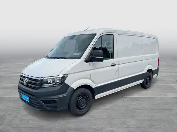 Das Bild zeigt einen weißen VW Crafter von der Seite.