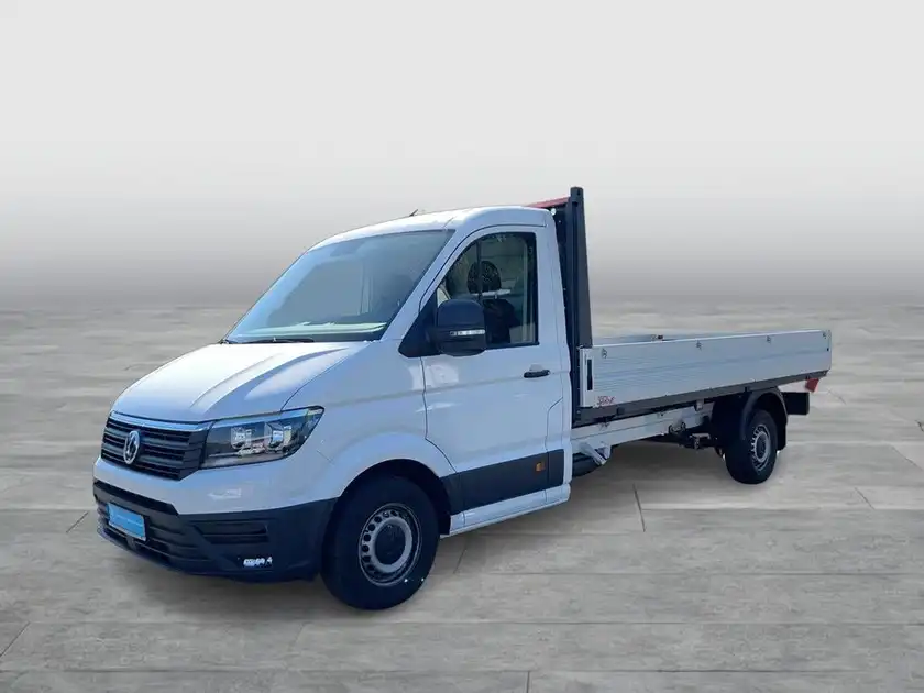 Das Bild zeigt einen weißen VW Crafter von der Seite. Es handelt sich um ein Fahrzeugbild ohne Händlerlogo oder auffällige Texteinblendungen.