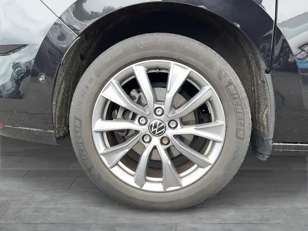 VW DER MULTIVAN (12/23)
