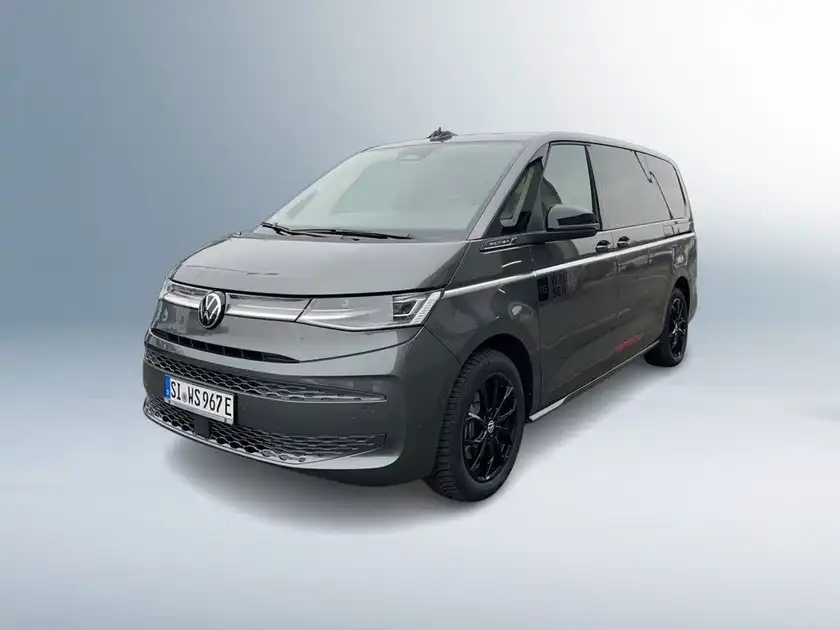 Das Bild zeigt einen VW Multivan in grauer Farbe, aufgenommen von der Seite.
