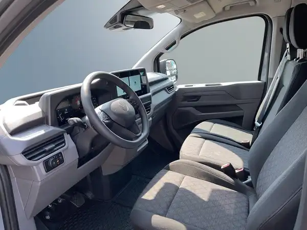 VW DER NEUE TRANSPORTER KOMBI (10/18)