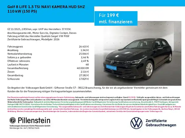 Das Bild zeigt einen schwarzen VW Golf 8 LIFE aus der Frontansicht, mit einer Anzeige, die Finanzierungsdetails enthält. Das Händlerlogo von Pillenstein ist vorhanden.