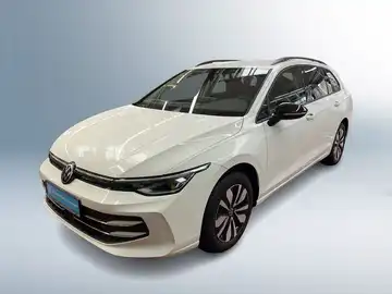 Das Bild zeigt einen weißen VW Golf Variant von der Seite. Es ist ein Fahrzeugbild, das ein Händelerlogo enthält und markante Texteinblendungen zeigt.