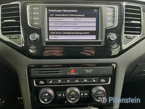 VW GOLF SPORTSVAN (10/16)