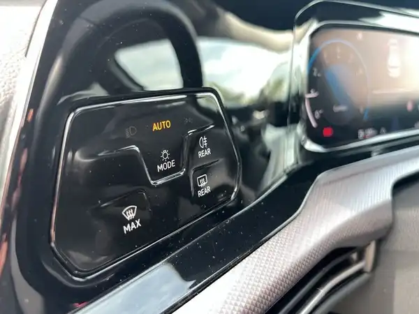 VW GOLF (17/22)