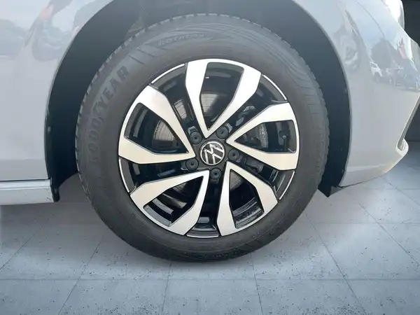 VW GOLF (8/22)