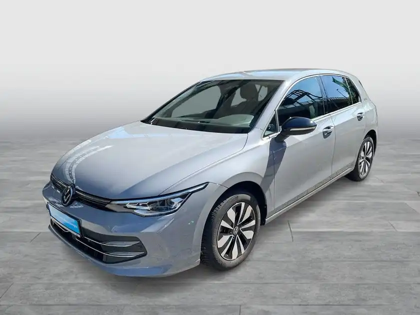 Das Bild zeigt einen grauen VW Golf von der Seite.