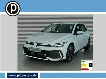 Das Bild zeigt einen weißen VW Golf GTI aus der Frontalansicht. Es enthält das Händlerlogo von Pillenstein sowie markante Texteinblendungen.