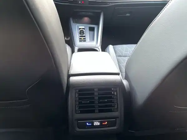 VW GOLF (17/22)
