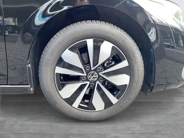 VW GOLF (8/22)