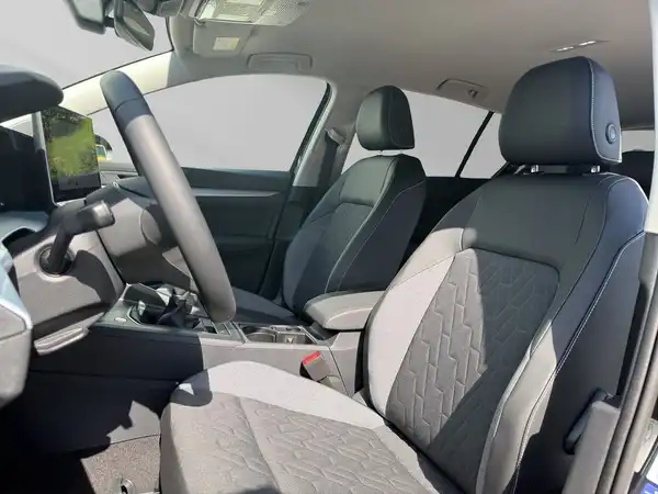 VW GOLF (13/19)