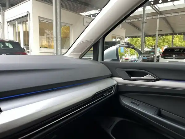 VW GOLF (18/26)