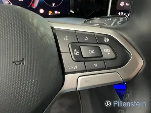 VW GOLF (10/18)