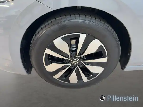 VW GOLF (8/19)